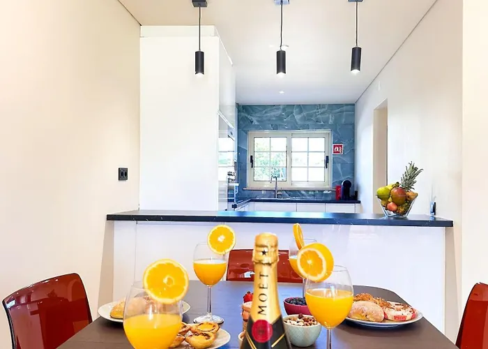 Appartement Oura Modern Poolside By Becherish *