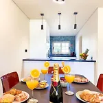 Apartamento Oura Modern Poolside By Becherish *