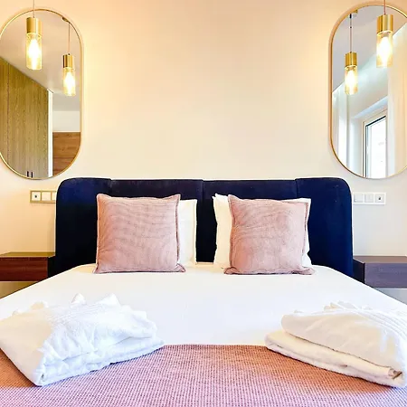 Oura Modern Poolside By Becherish Apartment