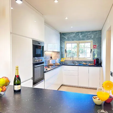 Oura Modern Poolside By Becherish Apartment