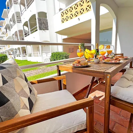 Oura Modern Poolside By Becherish Apartamento *