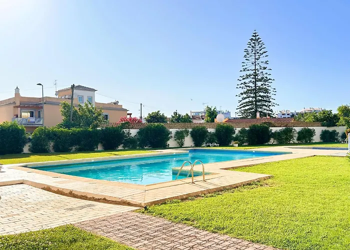 Oura Modern Poolside By Becherish شقة البوفيرا